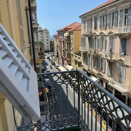 In The Heart Of דירה